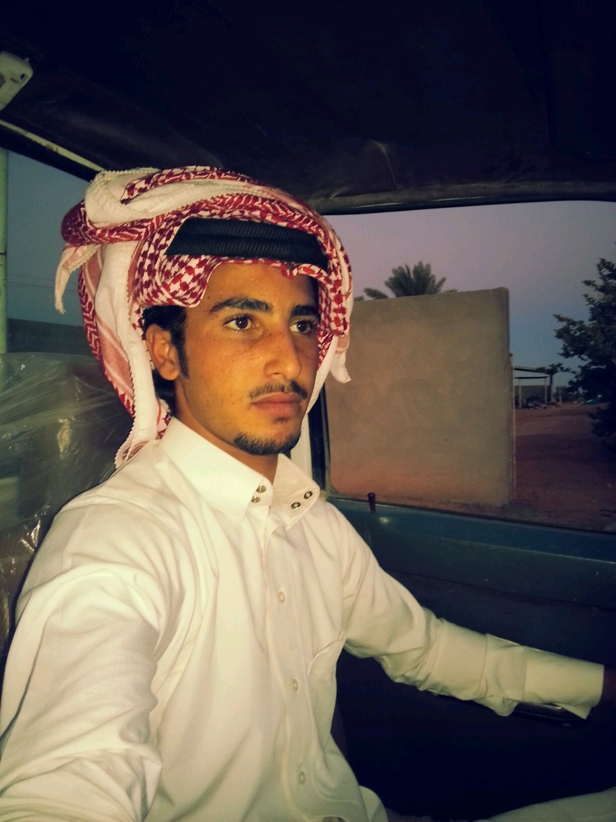 ‏علئ هونكك يمكحل عيووووووووونكك