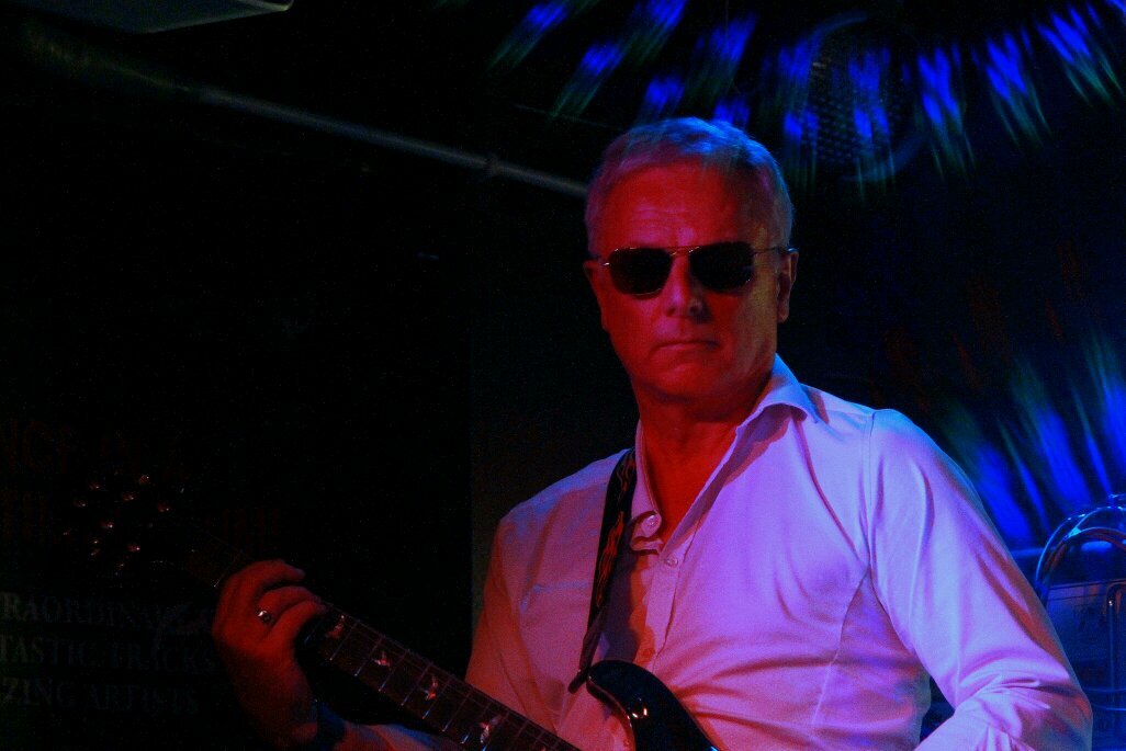 Finance Director @ law firm, home in Wirral, working in London. #WestHam. Love live music, playing blues guitar#NewOrleans