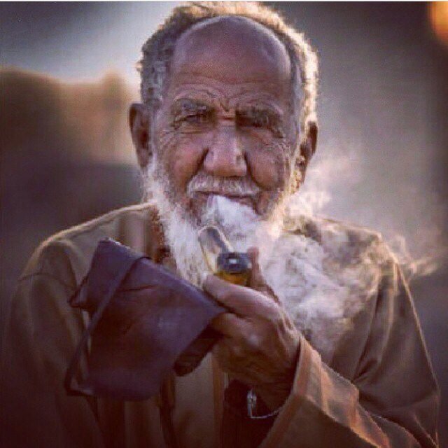 شاعر ، هنا أكتب بعض ما أفكر به ، شعراً وغير ذلك . . . . ازدواجي الجنسيه'☺️