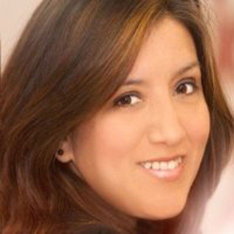 Directora de Arte Gestora de Contenido web 2.0. Amante del #diseño #marketing #comunicación #fotografia #Moda y con un corazón #Emprendedor