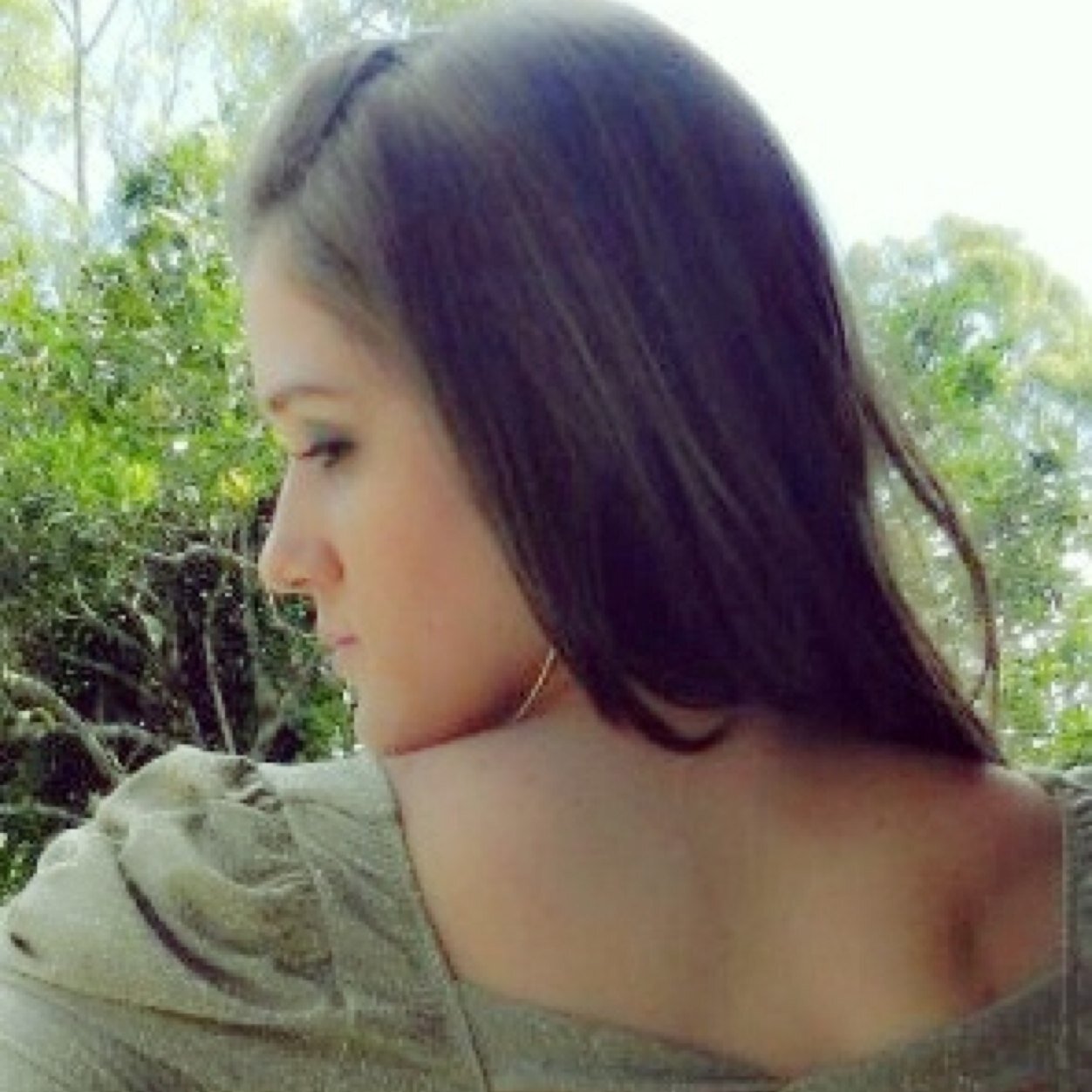Fé é o pássaro que sente a luz e canta quando a madrugada é ainda escura.  Guia me Senhor *...*