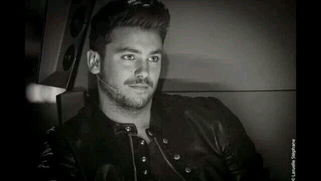 bonjoure a tous  ceci et une page pour les fan de Bastian Baker :-) un gars avec une voix en or les meilleur Joris, Simon, Nathan, Chris , et Bastian