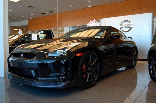 It's all about the SKYLINE. :) Motor enthusiast. Love carsss. NISMO.