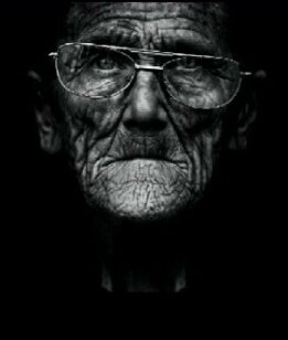 بدون مقدمات أرسلي فالكيك أو الدي أم كلام توجهه لشخص تحبه وضع الأكاونت الخاص به وانا برسله له من دون مايعرفك | أسعدوهم ..