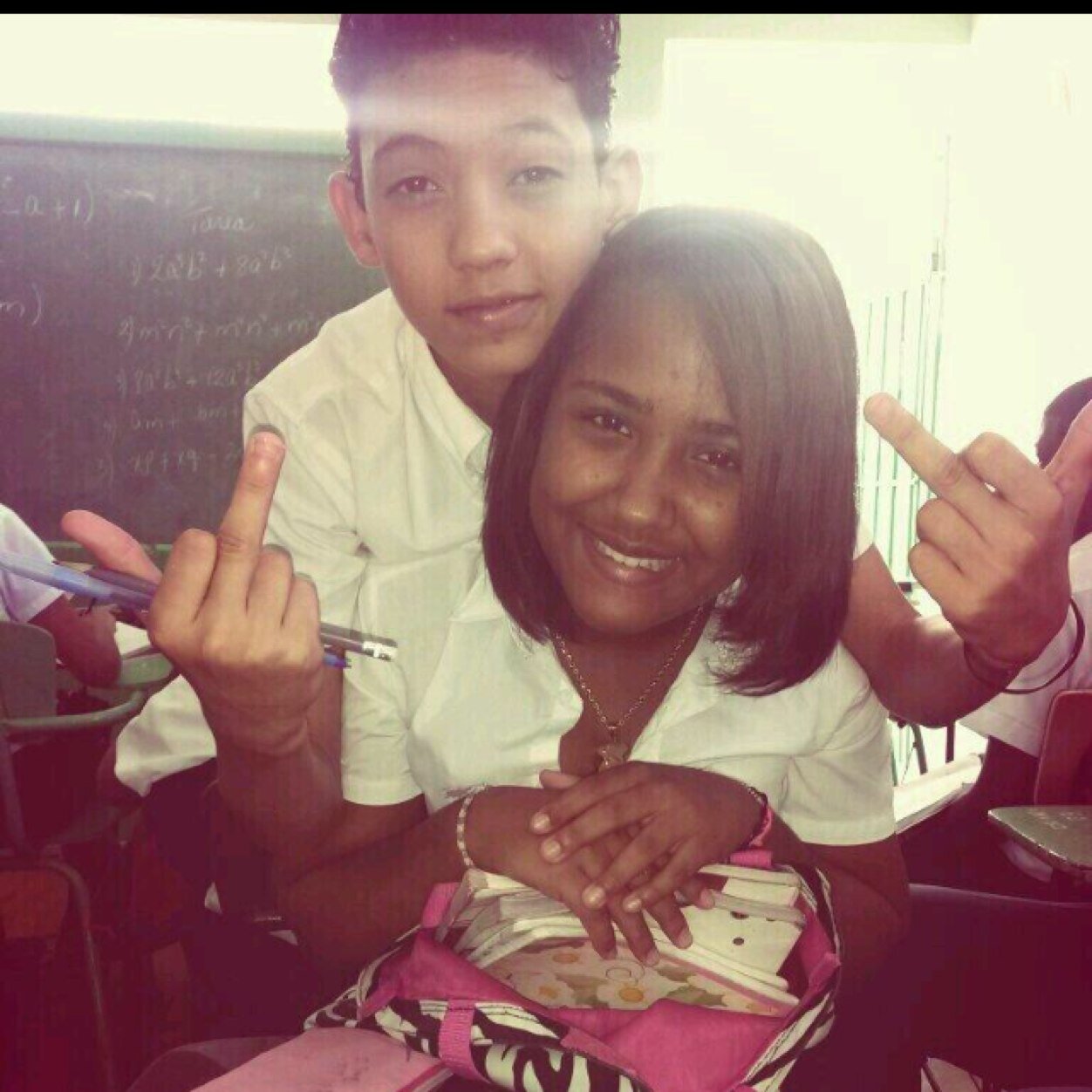 AKi COntrola LA QUe Quiera JooHAn Here 3 KIss PA Anyelina .Otro KIss PA Yaelin .Un kIss Pa La matos  :*