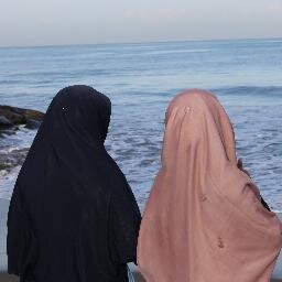 seneng dan disenengi Rabb kita itu kuncinya happy, be happy always ^_^....http://t.co/zh1amw1wdu