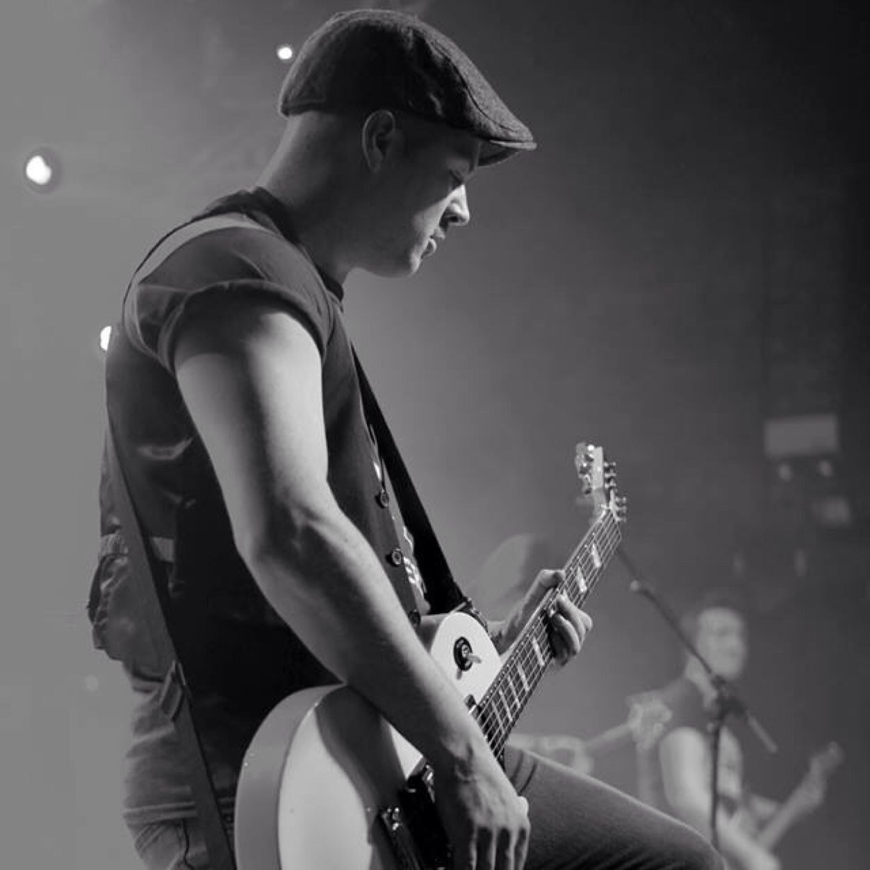 Guitar repairman and lover of Gibson Les Pauls!