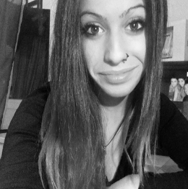 desiree_noire's profile picture. Todo lugar es aqui , todo momento es ahora. 1994 . ☀