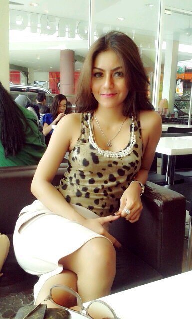 freelance model , happy wife , happy mommy