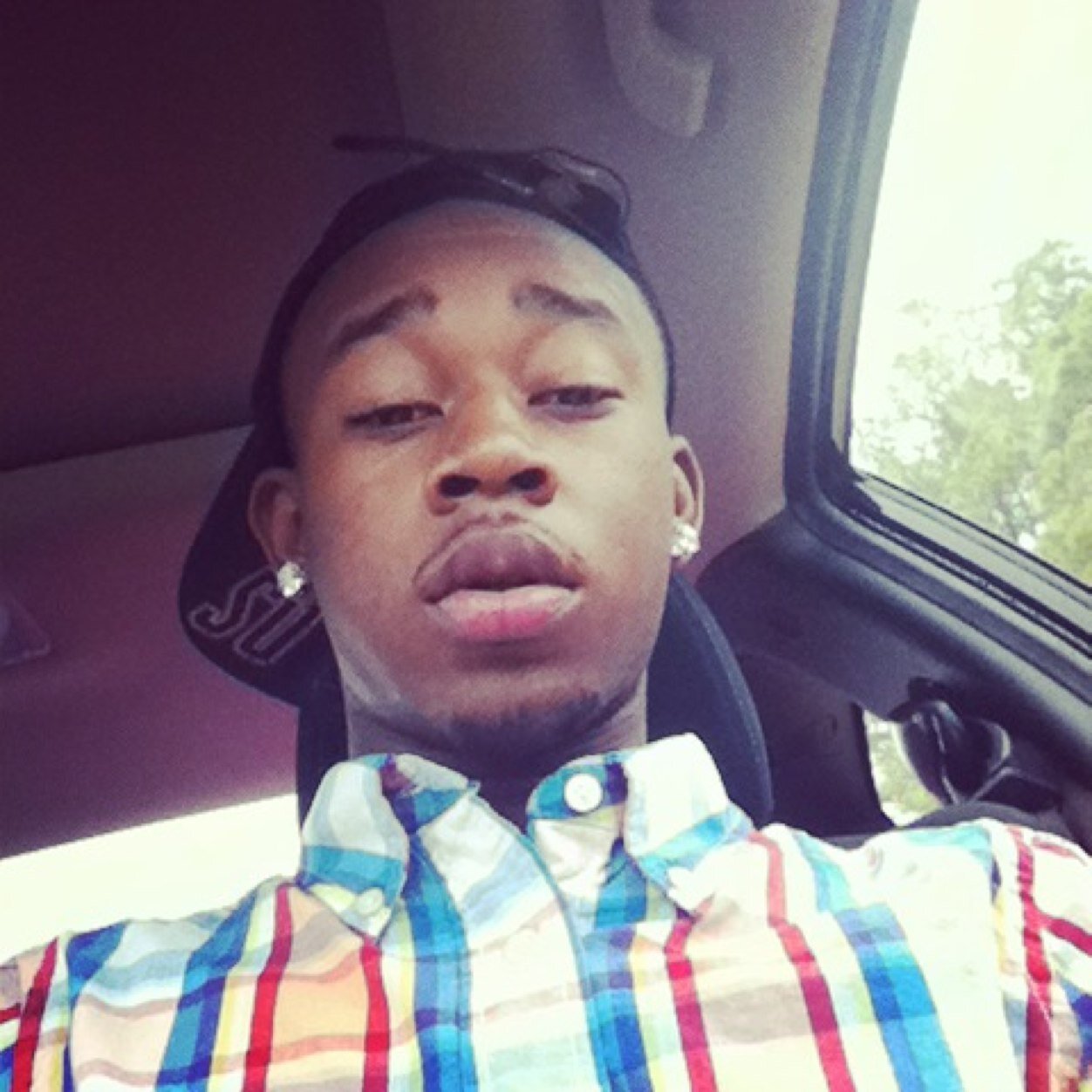 Ima young loc out here puttin in work at a young age and if yhu aint fuccin wid da set fucc yhu.....FOLLOW DA KIDD......9-12 GANG