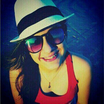 ≈ Vou sorrir mesmo triste. Vou me levantar mesmo após cair. Sempre fui assim, feliz, persistente e acima de tudo, forte. ≈  ✌
Sou @ClubeFollowBack.
