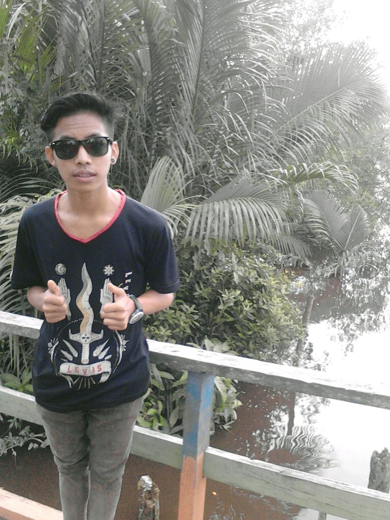 aguz_arshandy's profile picture. (Simple) lebih baik dicintai orang yang kita cinta