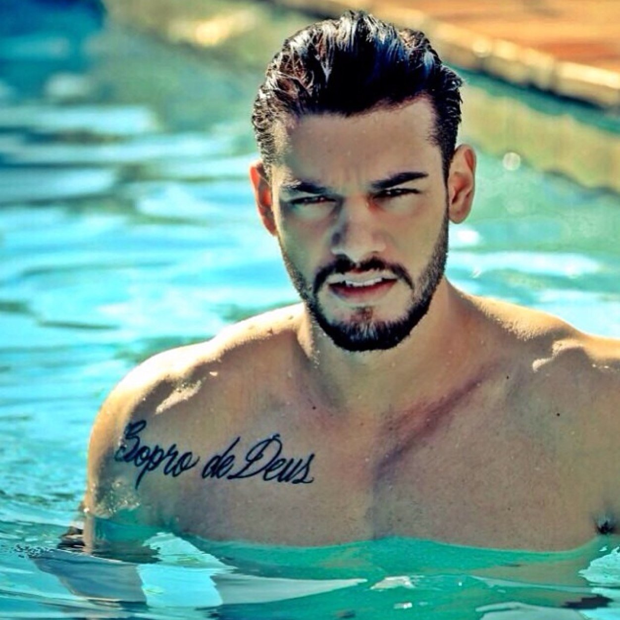 Dia 04/04/91 nasceu a coisa mais linda da minha vida!!! Foi você @lucaslucco TINHAMU.U!!! seguiu:28/06/13