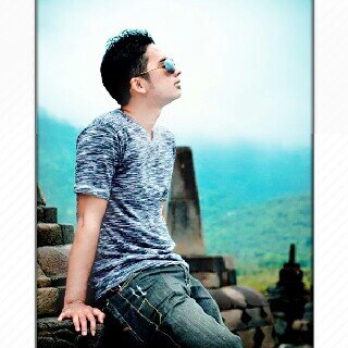 vRy_silent's profile picture. || Christian || Singing is a part of my life || Really like to playing football || Fans of Tottenham || n' offcourse MY LIFE IS MY RULE'S