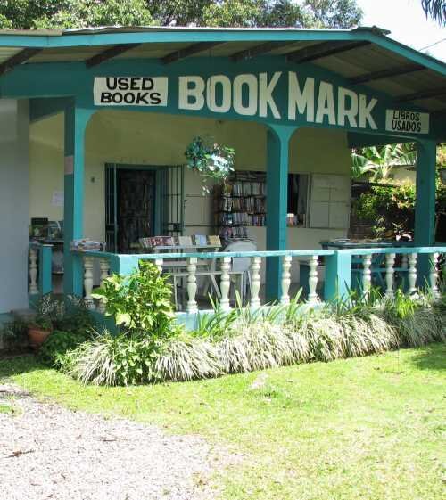 If you want to see a version of 1/2 Price Books as it might look in Panama, you have to go to BOOKMARK in Dolega. You will find a good selection.