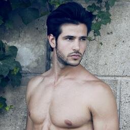 MODEL PROFESSIONNEL ET INTERNATIONAl et retrouvé moi sur nrj12 a partir du 6 janvier dans DREAMS ;)