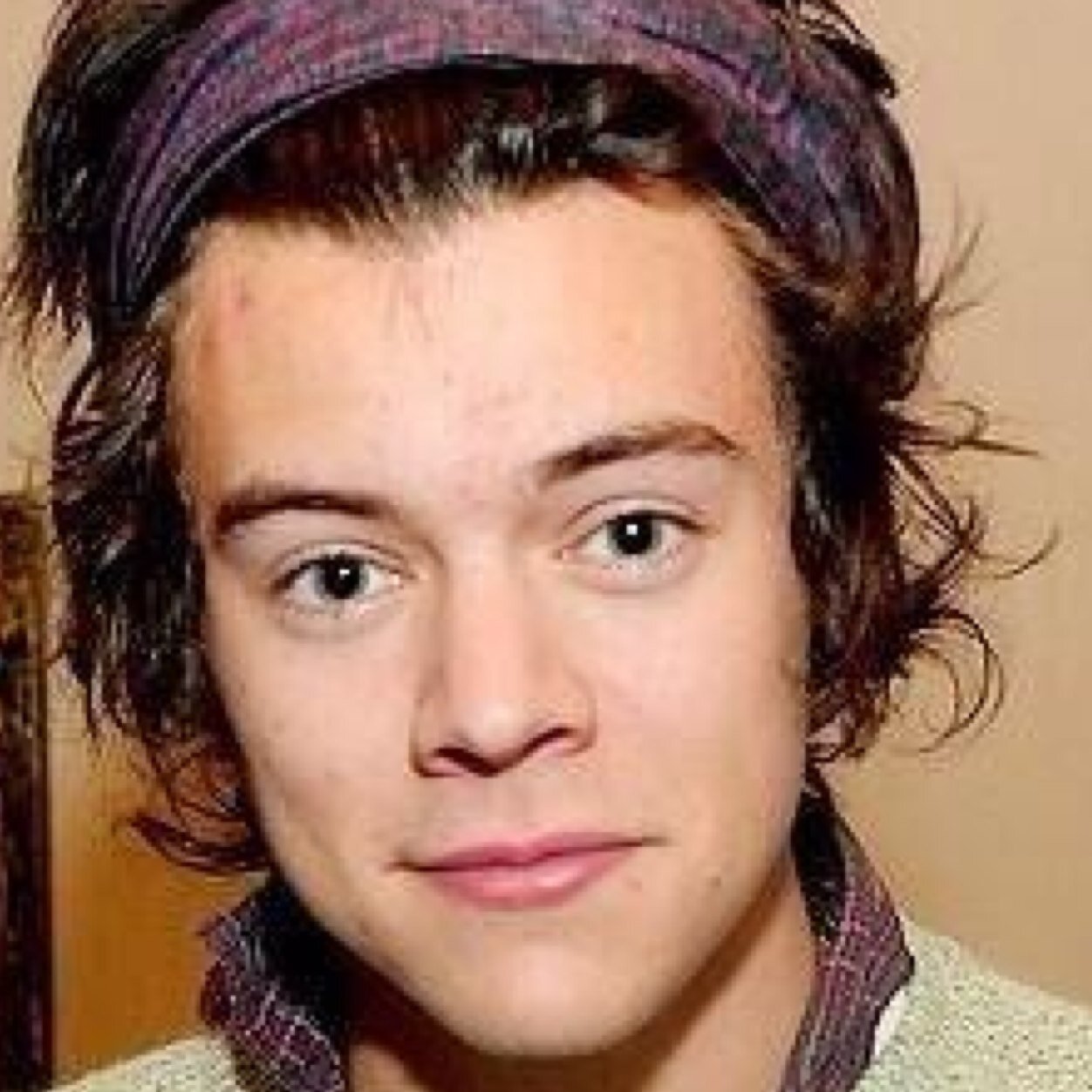 follow @hazlenutstyles bc she gave you a free follow hyfr