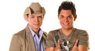 Twitter oficial da Central de Fãs da dupla Léo e Junior.