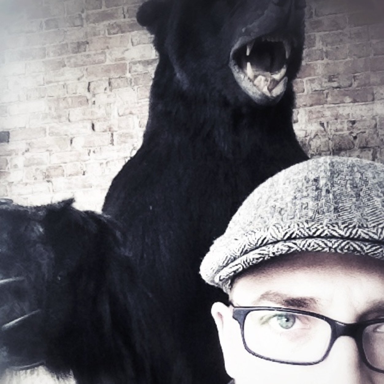 pholderness's profile picture. Video and multimedia @Caltech, newspapers, teevee, and magazines. Tweets n such all mine. 
NM-NYC-LA via Chicago.