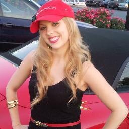 I am a Social Media and Community Manager and wannabe Growth Hacker who is passionate about music, marketing, running, and the beach.