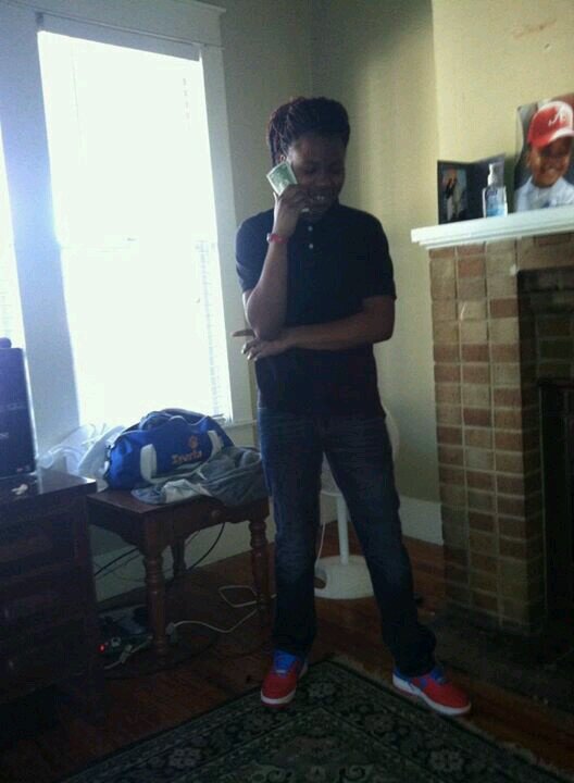 Heyyy Yal Gf Hereee 12.21.13 . Yal Follow My Babee . She New To This Shit Byeee Yal