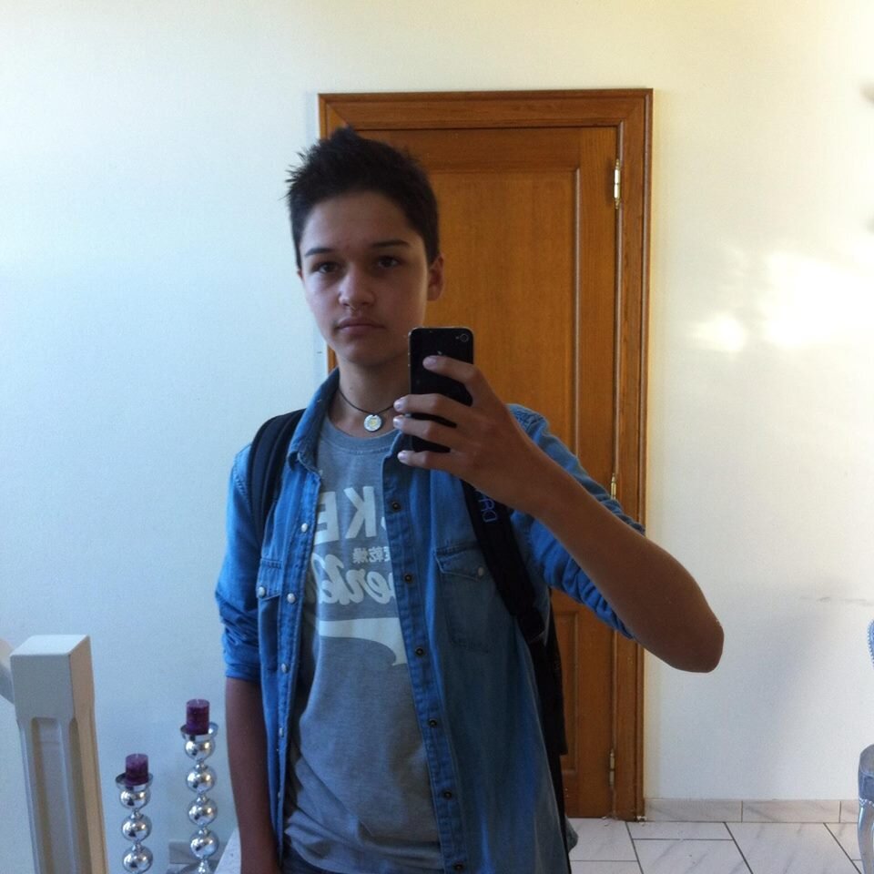 JulSwaaga's profile picture. Salut , je conte twitté des photo de vêtement chaussure , jeux et plusieurs autres choses :)