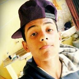 14 anos, Gosto de Futebol, Musica,Fazeer Novas Amizades. ;3