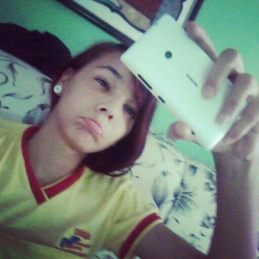 Bipolar,ciumenta,chata,lezada,bagunceira,amostrada,tímida,carinhosa,ironica,arengueira,preguiçosa ...since 1996 .