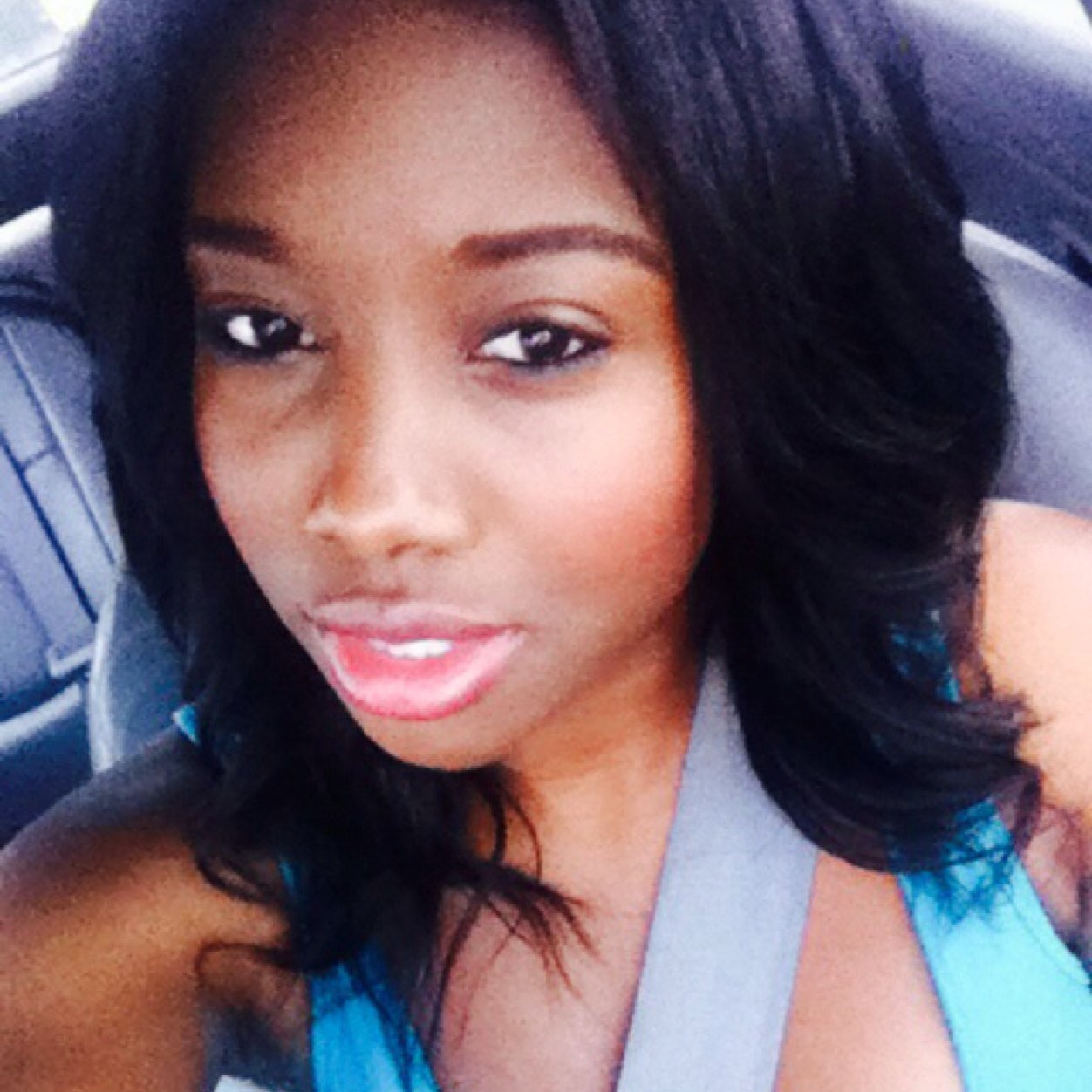 -Born and Raised In The Beautiful Country of PANAMA! -Ambitious -I Love Jesus -#SHSUalumni Follow Me on IG: Prettiiflacka_