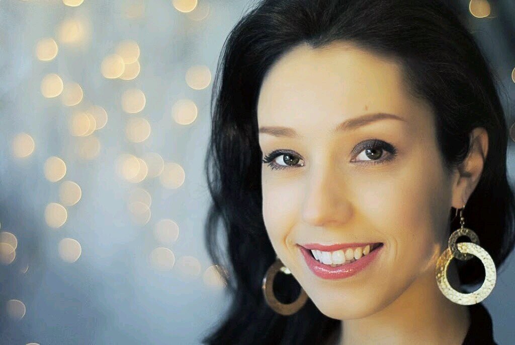 MelCharlieJoe's profile picture. I am a portrait artist working primarily in charcoals and chalk.