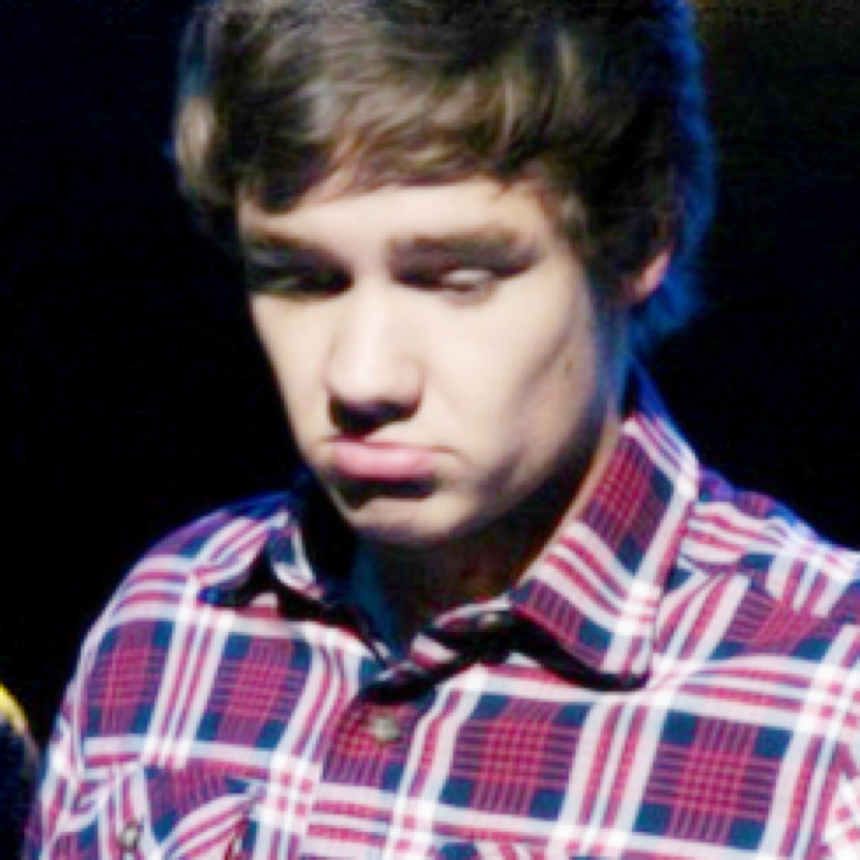 follw @dactiveliam ! She follows back!