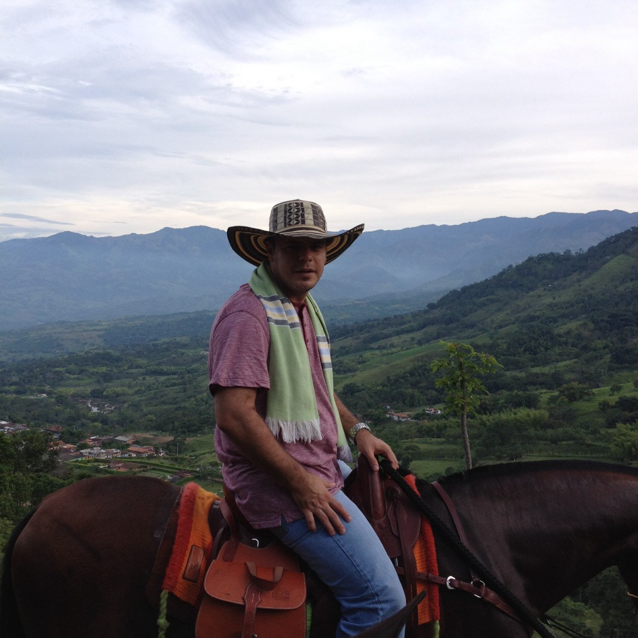 titioquendo10's profile picture. Economista, amante de mi familia y apasionado por el campo, defensor de los valores y la democracia.