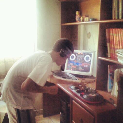 djmaxos's profile picture. mi trabajo ponerte a bailar https://t.co/pPYdQDR9P8