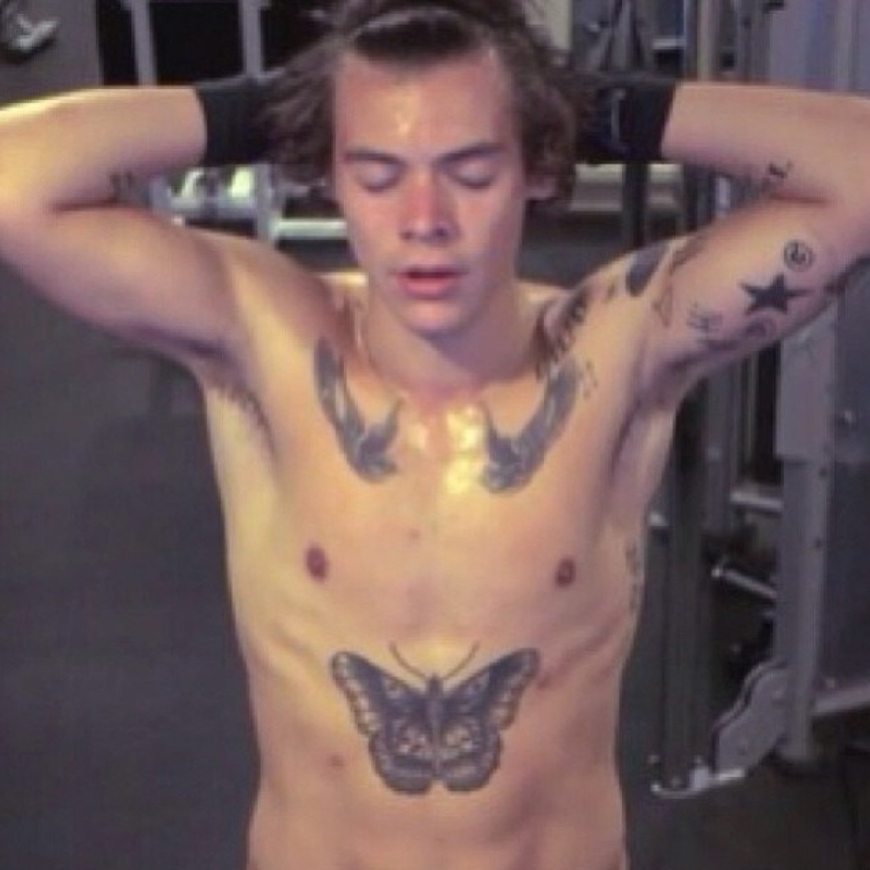 helloooo. I just gave you a free follow. follow my main account ; @niallandtattoos

ask for a follow back !!!