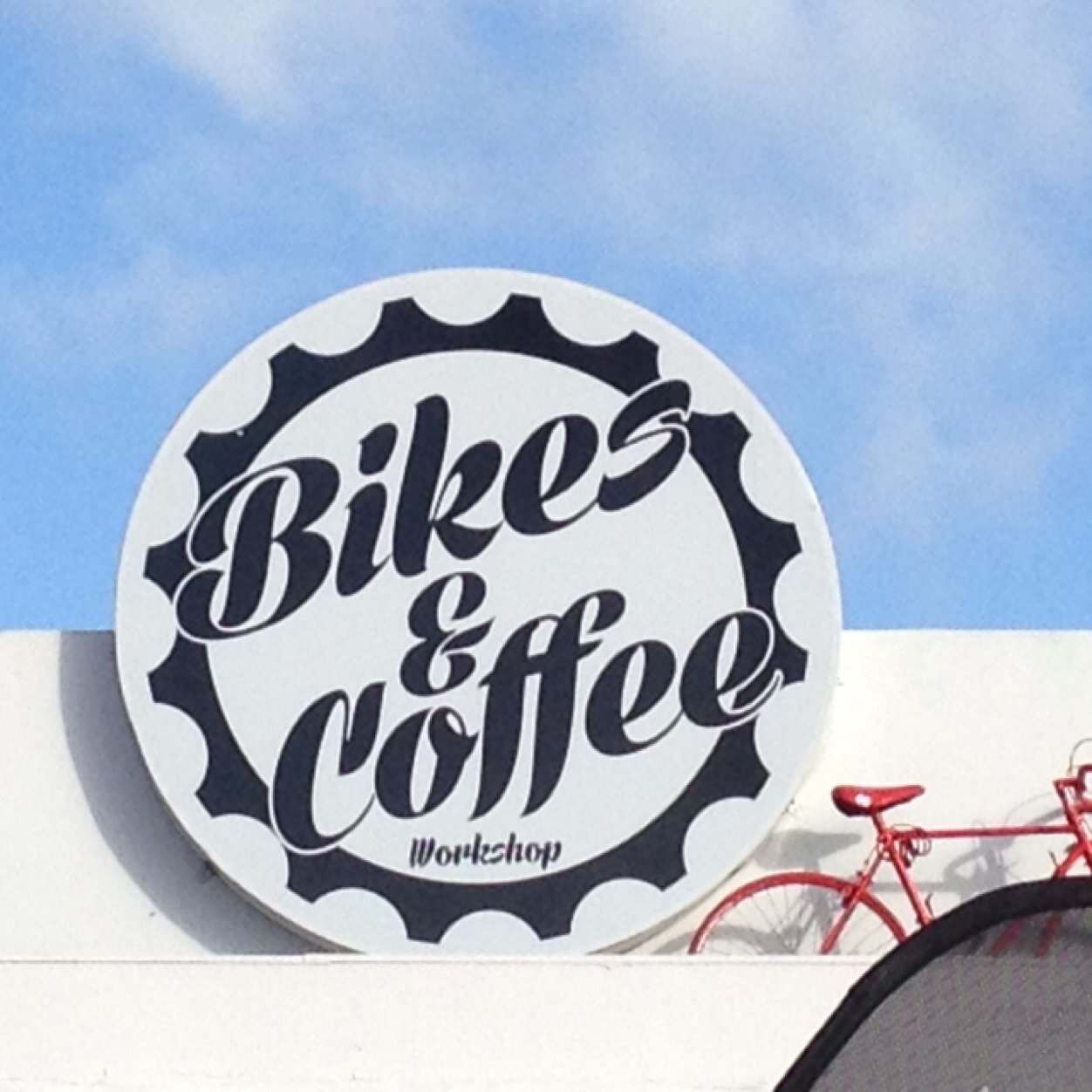 Nuevo concepto en panama . Restaurante bar y servicio tecnico para ciclistas !