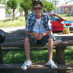 Estoy buscando un amor que me sepa comprender que me de su corazon y a mi lado siempre este♫