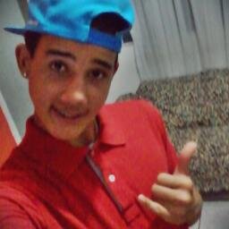 É mt bom saber q tem alguém q vai estar do seu lado até o dia amanhecer, q vai sorrir junto com vc, q segure sua mão e q diga n pro mundo só pra te fazer feliz.