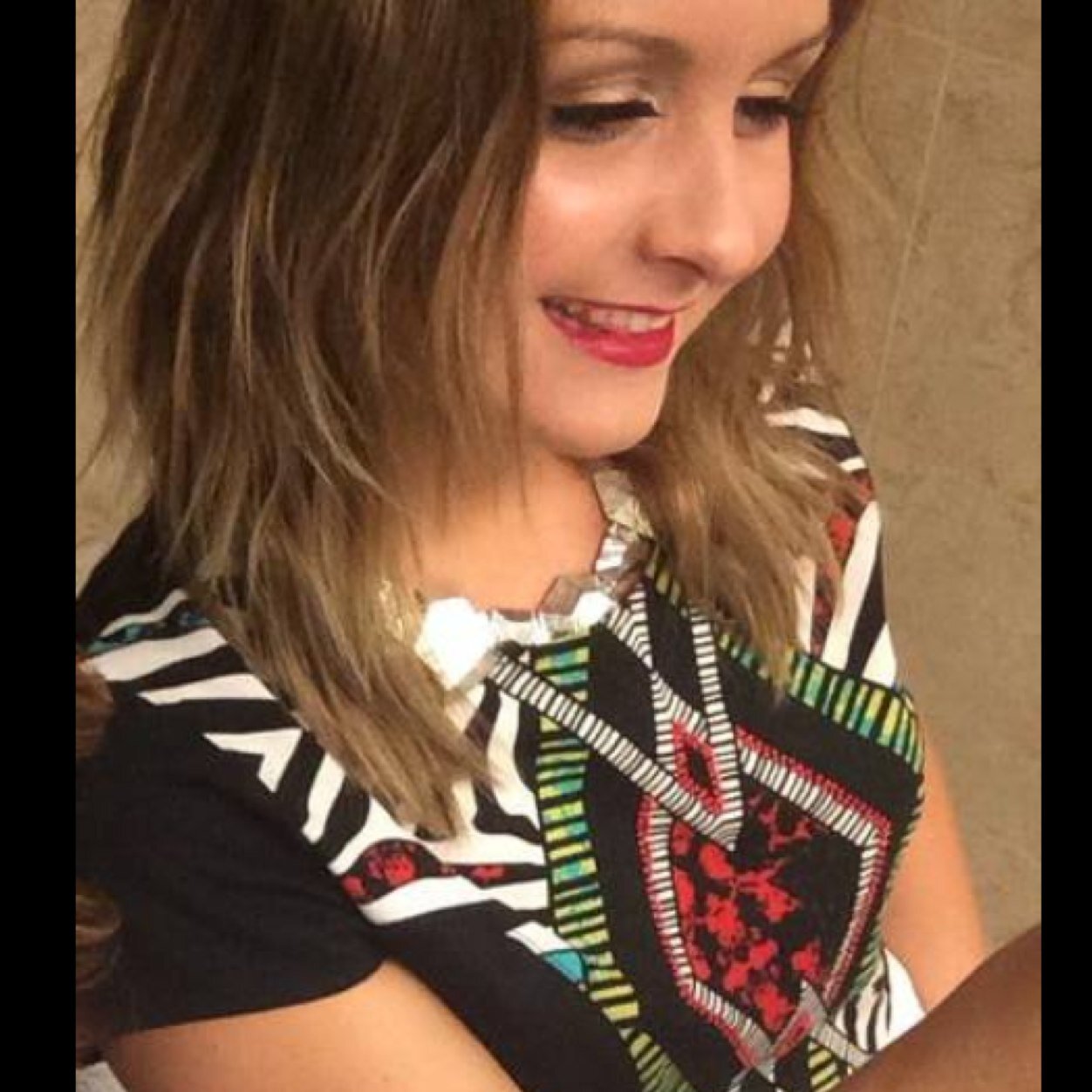 Haircolorist/stylist-fashionaddict-lovinglife lexi.style@gmail.com                                            ✌️