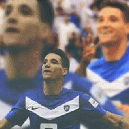 أحب الكلام ولا أمل منه محششه مزاجيه إبتسامتي لا تفارقني إلا وقت المصاعب القوية ٱثق برأي كل الثقة ويصعب إقناعي بشي انا مقتنعه به .. هلاليون واشربو من البحر  ♡♡