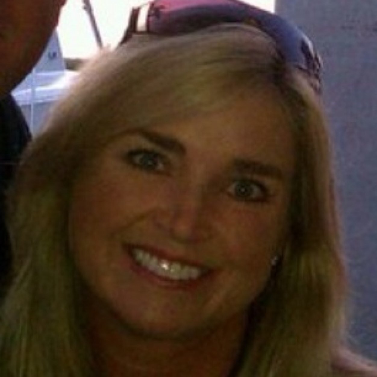 MaureenPage13's profile picture. 