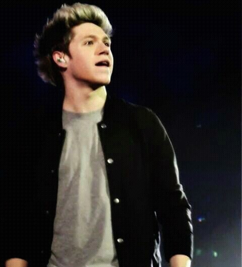 HeyItsJray's profile picture. Directioner~lauraholic~Raura #IfollowBack