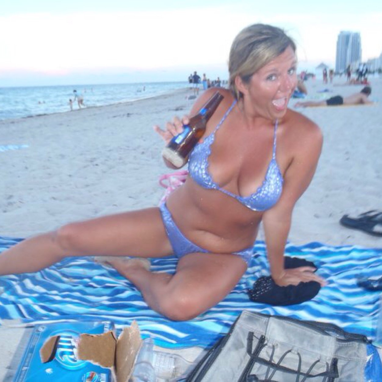 Buckeyeboner's profile picture. Designer of fine things for women.