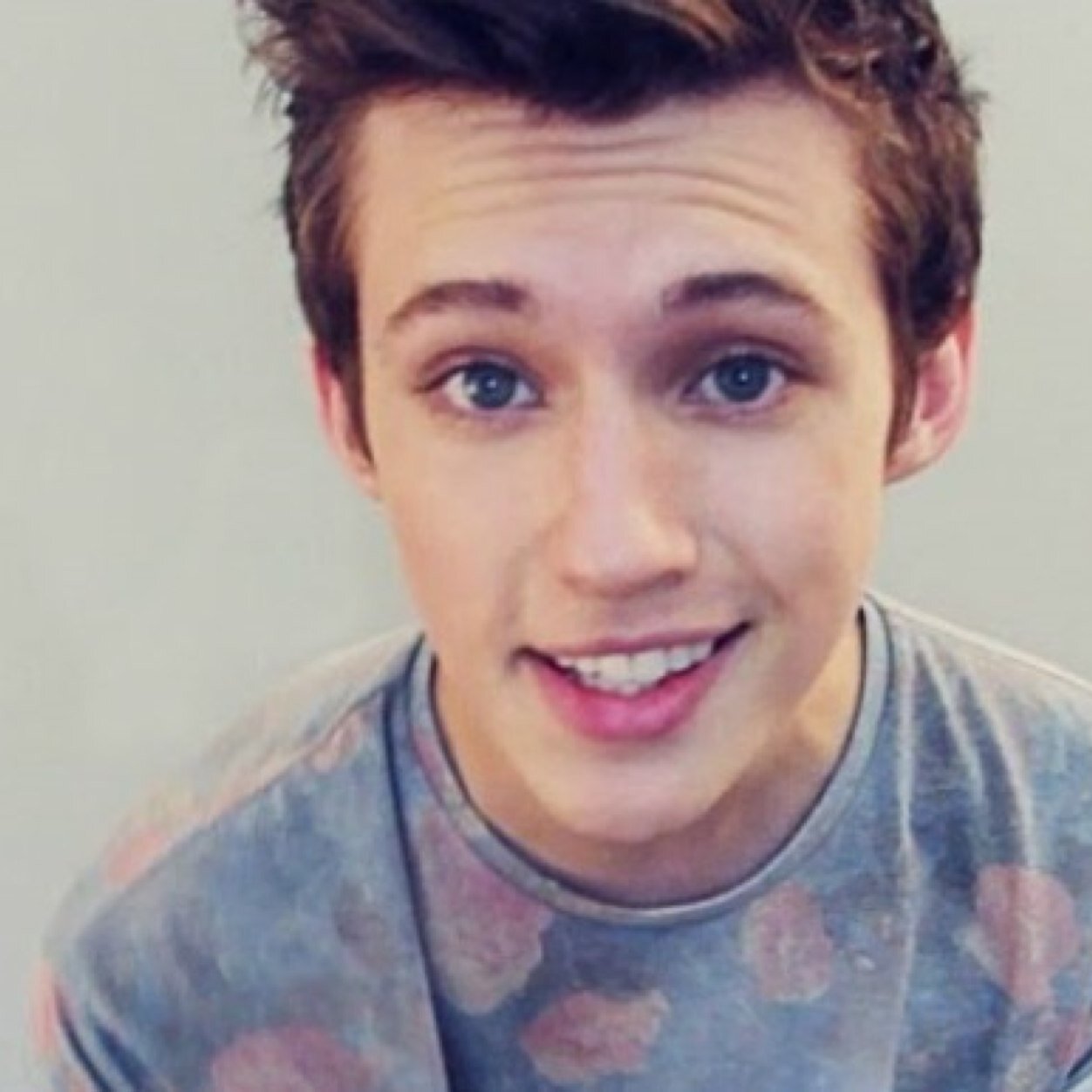 I get the chills when i pee. My name is Troye Sivan.