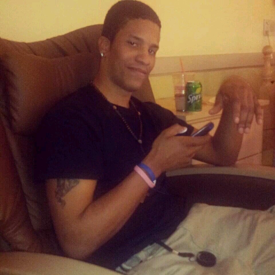Keep it 3Hunna Football and Basketball is life. @iSimply__dgaf is my brother. #SpeakEngKush#300#TEAMDQ#TAYLORGANG#JetLife#