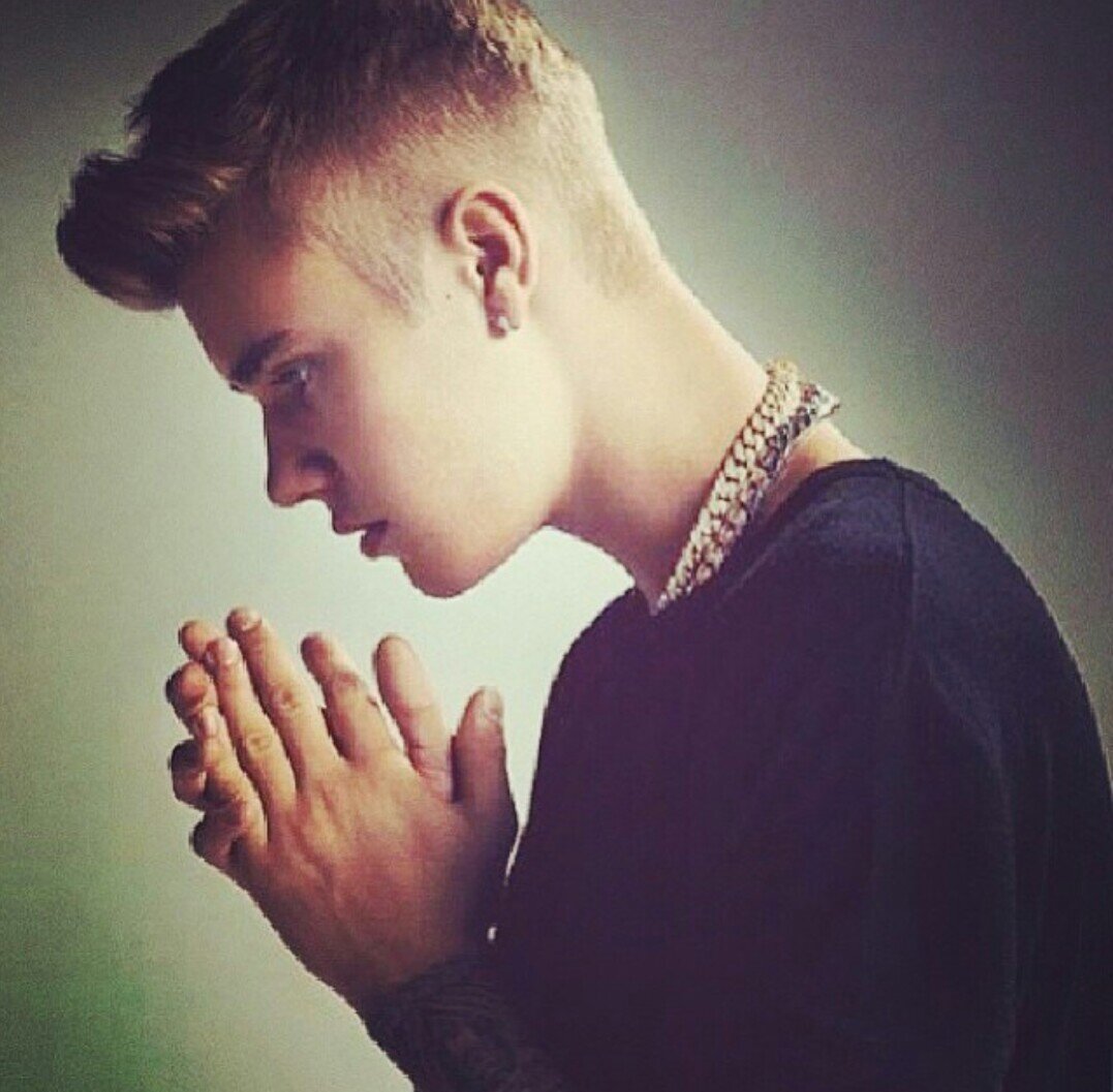 Believexxbiebs's profile picture. justin , HOLD TIGHT. ill stay in you're BACKPACK don't leave FLATLINE stay CONFIDENT life is a ROLLERCOASTER so.. whats hatnin? ♕BELIEBERS♕