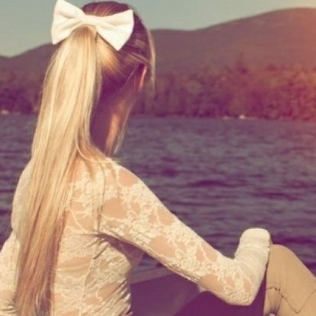 straighthairrr's profile picture. the struggles of having straight hair! #straighthairprobs tweet us your straight hair problems!