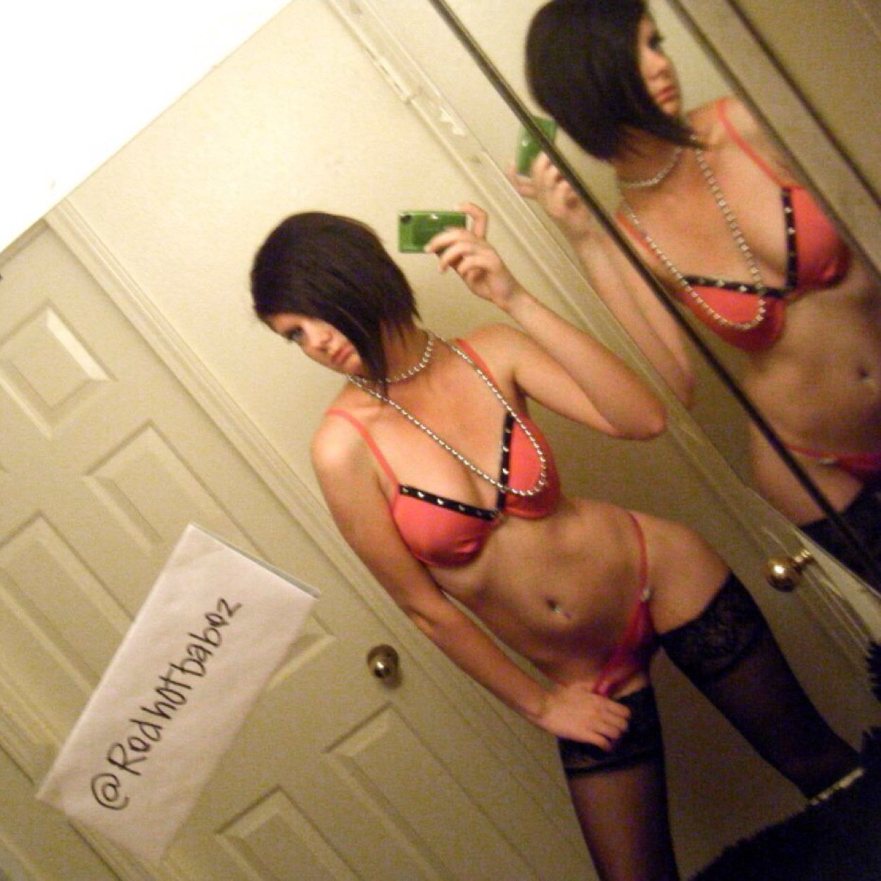 DamnSheH0T's profile picture. Formerly @RedH0tBabez, send your pics to DamnShesH0t1@gmail.com! Looking for our first display girl, hit us up!