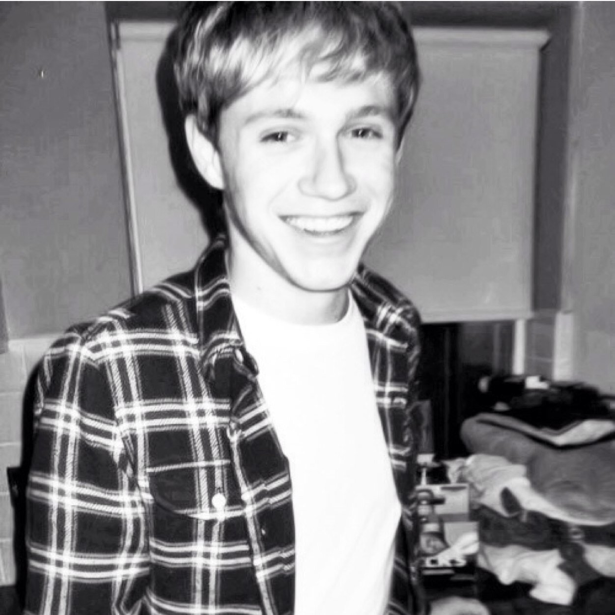 Please follow @gunmetalnarry