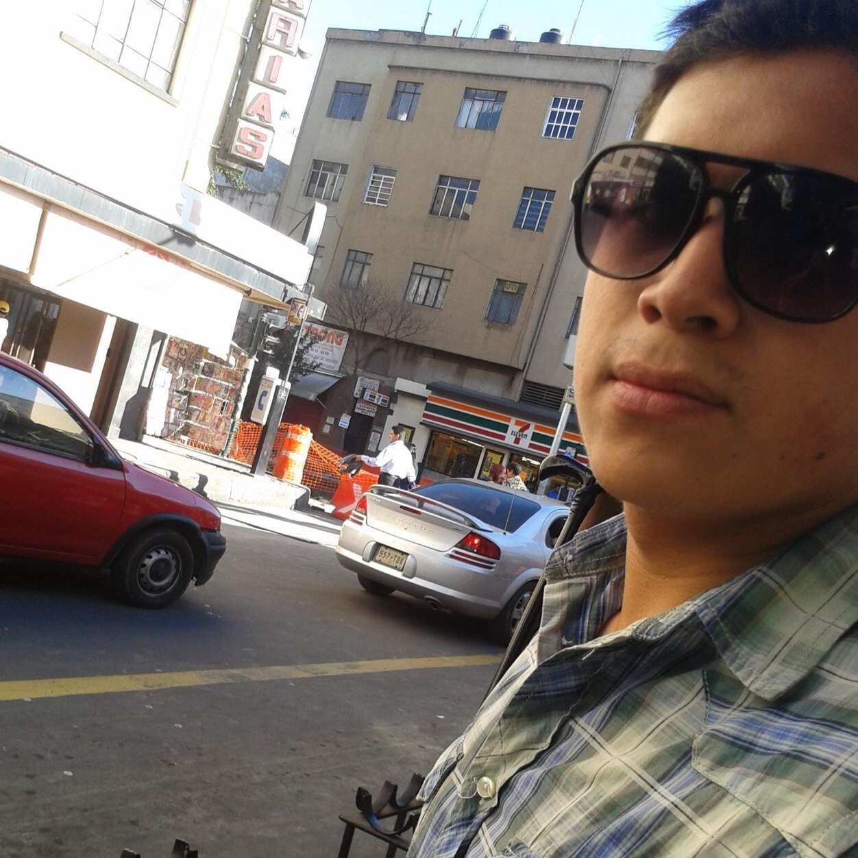Abogado me gustan los viajes, la felicidad lo más importante, mi vida una incógnita hacia el futuro.