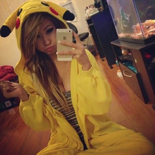 *Things girls love:* - Nutella - The notebook - Pretty little liars - Cuddling - Wanelo - Phone cases - Being called beautiful - Yoga pants